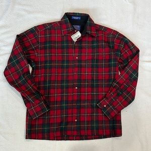 Men’s Pendleton plaid button down shirt. Sz S. New with tags.